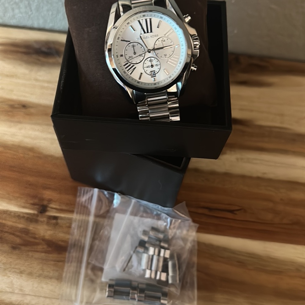 MK Watch - Picture 2 of 2